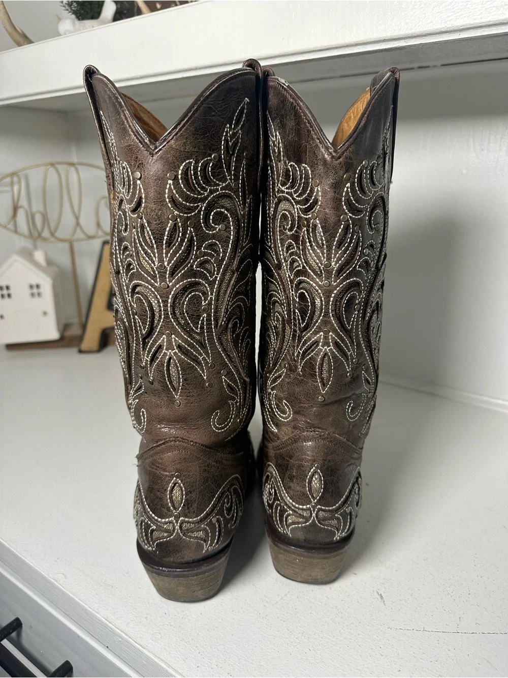 **SOLD**Corral Style Women’s 7.5 Brown Embroidered Cowboy Boots Distressed - Picture 6 of 9